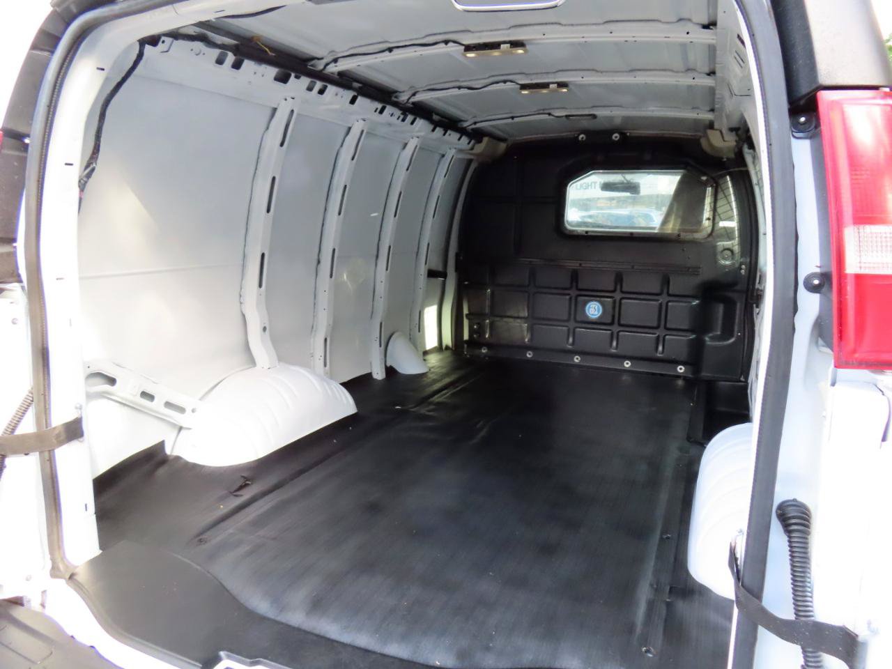Used 2018 Chevrolet Express 2500 w/ Driver Convenience Package RWD image 14