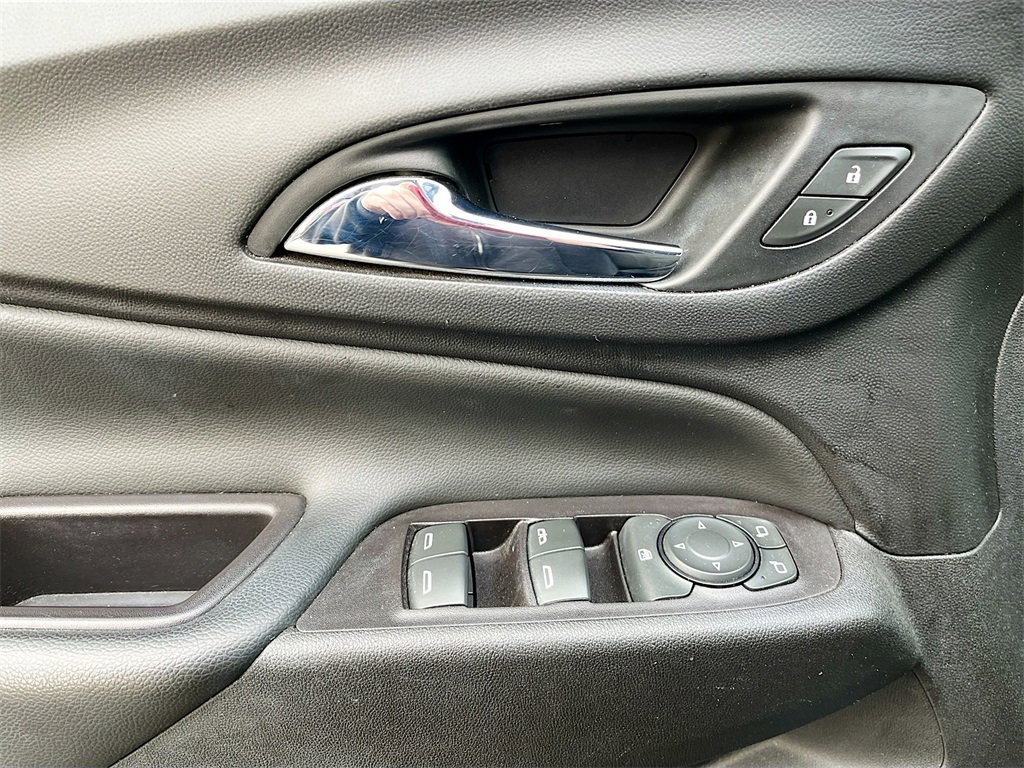 Used 2020 Chevrolet Equinox LT image 17