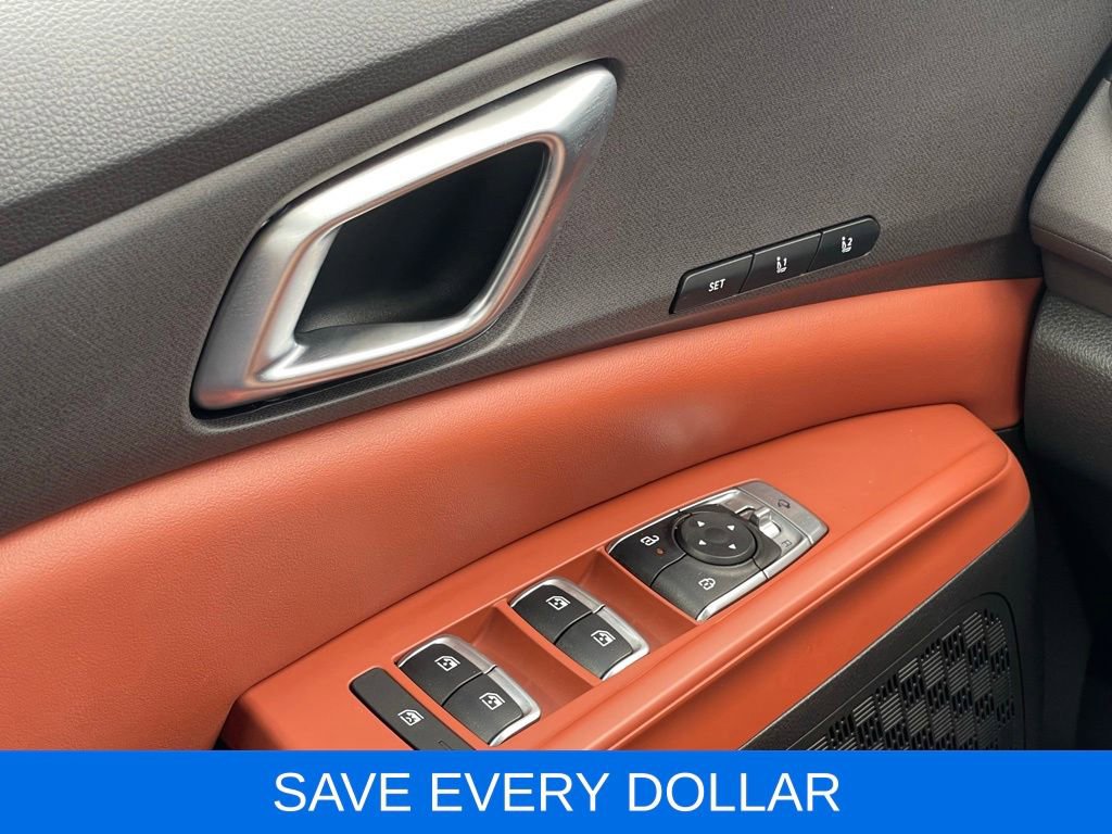 Used 2025 Kia Carnival EX FWD image 18