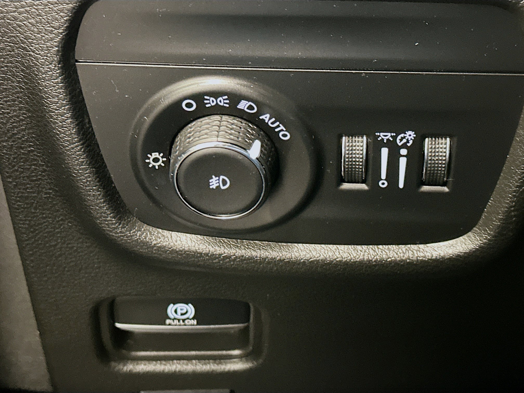 Used 2023 Jeep Grand Cherokee L Limited AWD/4WD image 17