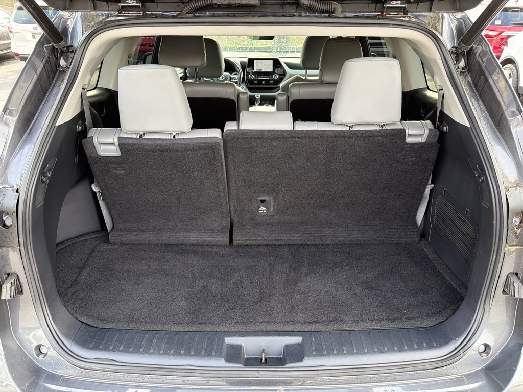 Used 2023 Toyota Highlander XLE image 18