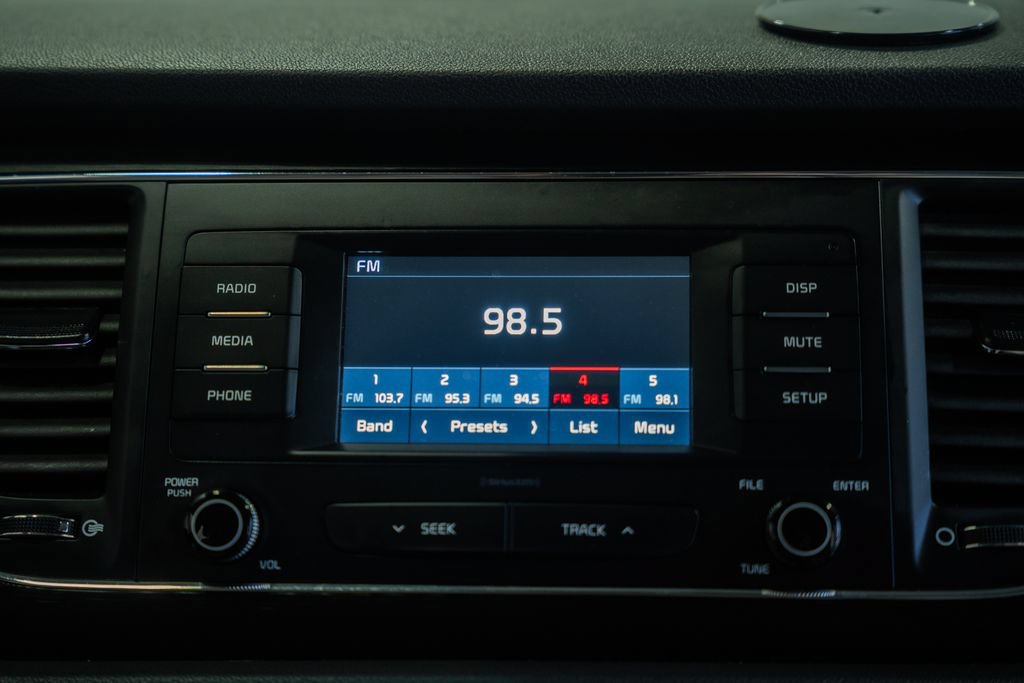 Used 2018 Kia Sedona LX FWD image 18