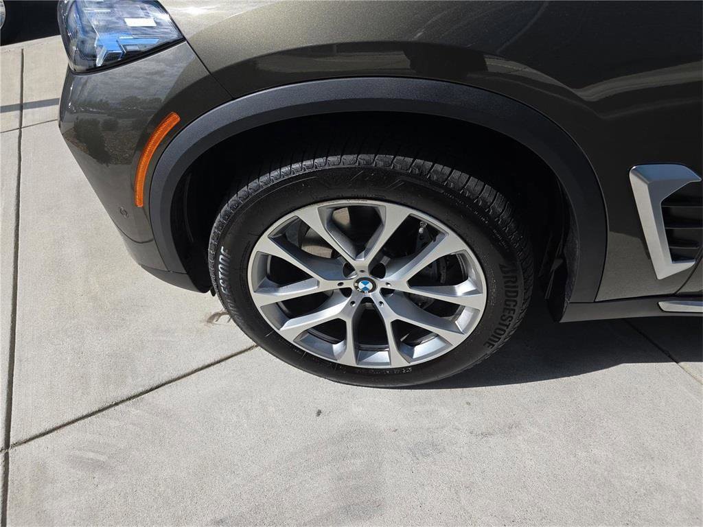 Used 2025 BMW X5 xDrive40i w/ Climate Comfort Package image 13