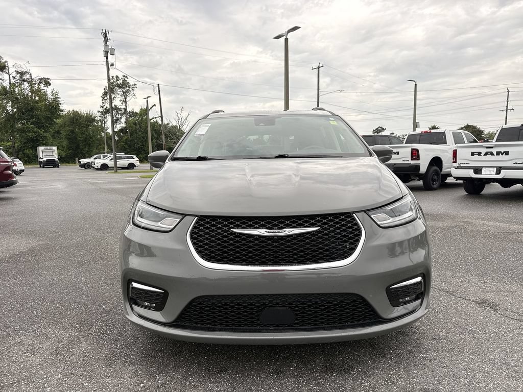 Used 2022 Chrysler Pacifica Touring-L FWD image 9
