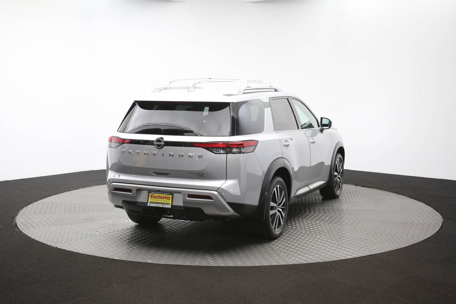 Used 2023 Nissan Pathfinder Platinum AWD/4WD image 37