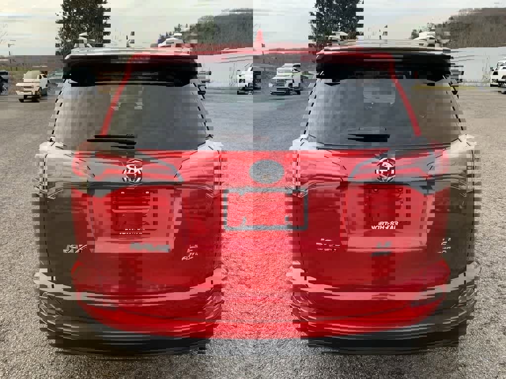 Used 2016 Toyota RAV4 LE image 4