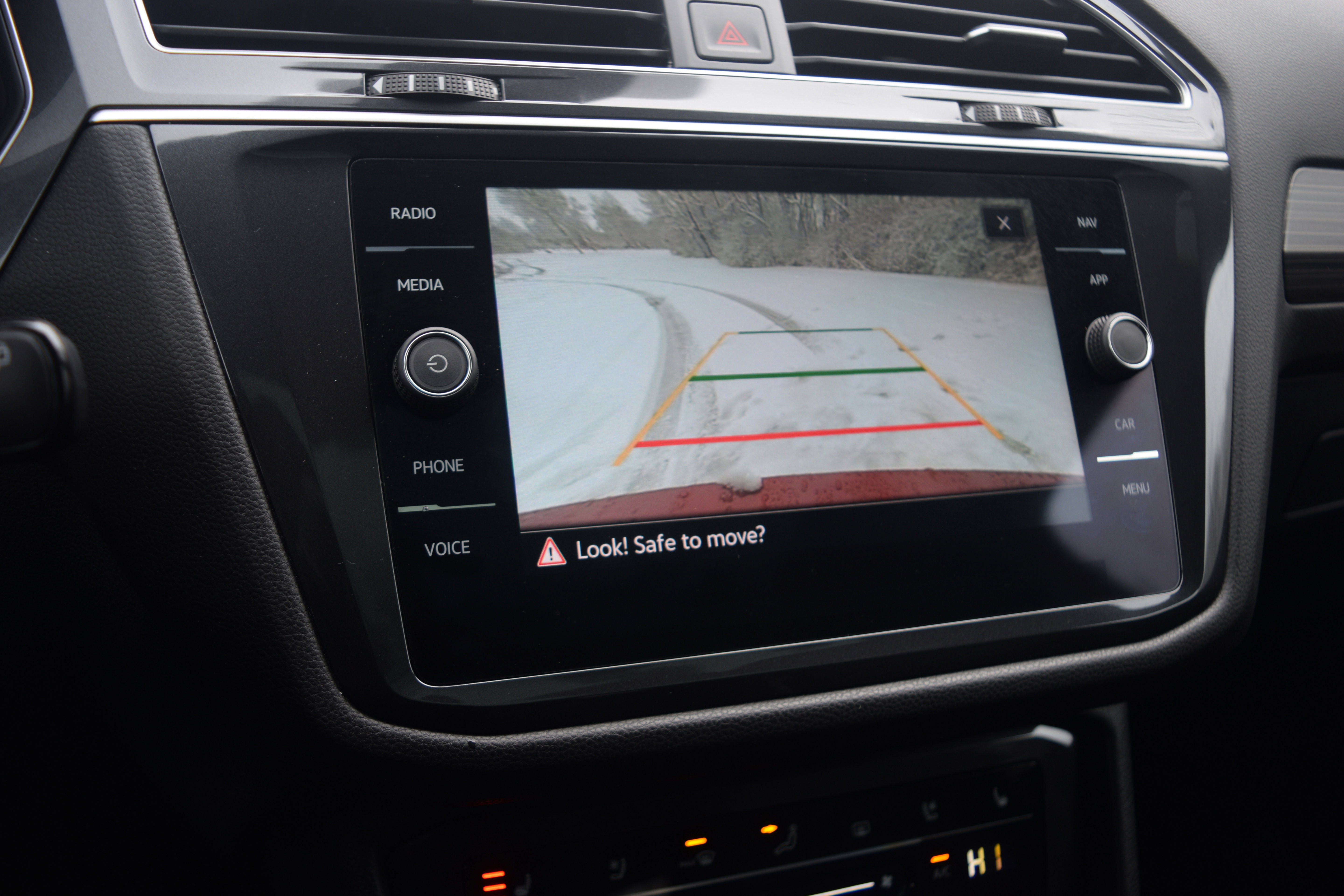 Used 2024 Volkswagen Tiguan SEL R-Line image 10