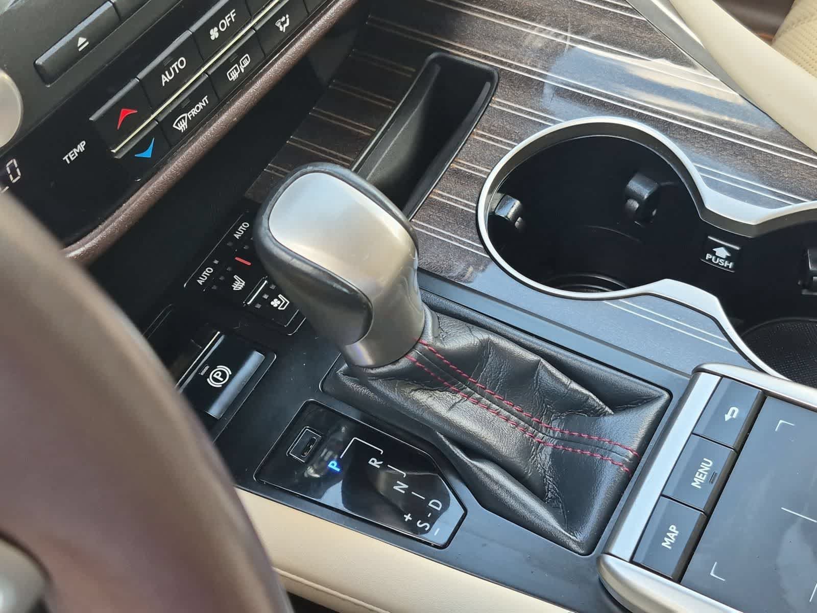 Used 2020 Lexus RX 450h AWD w/ Luxury Package image 34