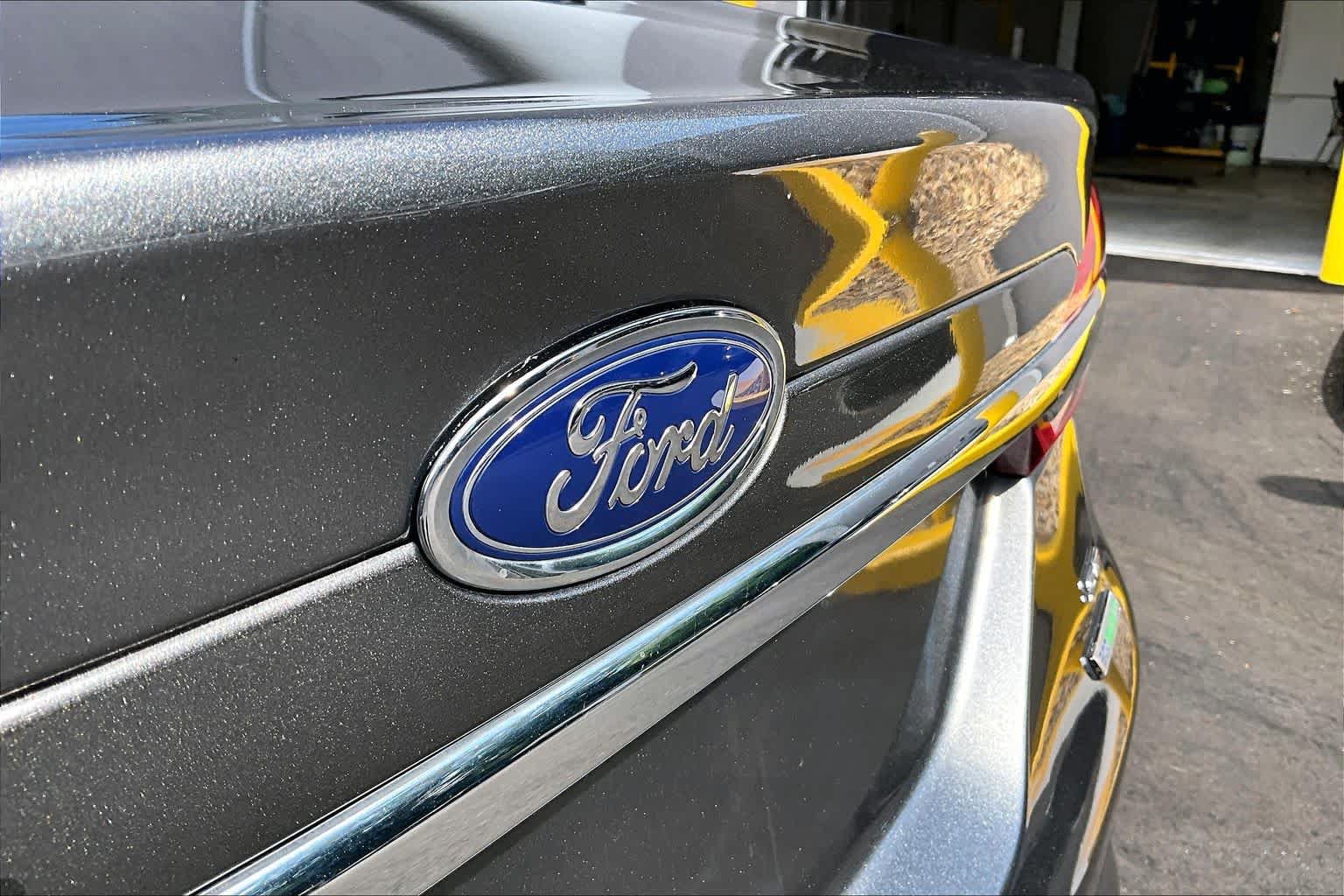 Used 2018 Ford Fusion SE w/ Fusion SE Technology Package FWD image 31