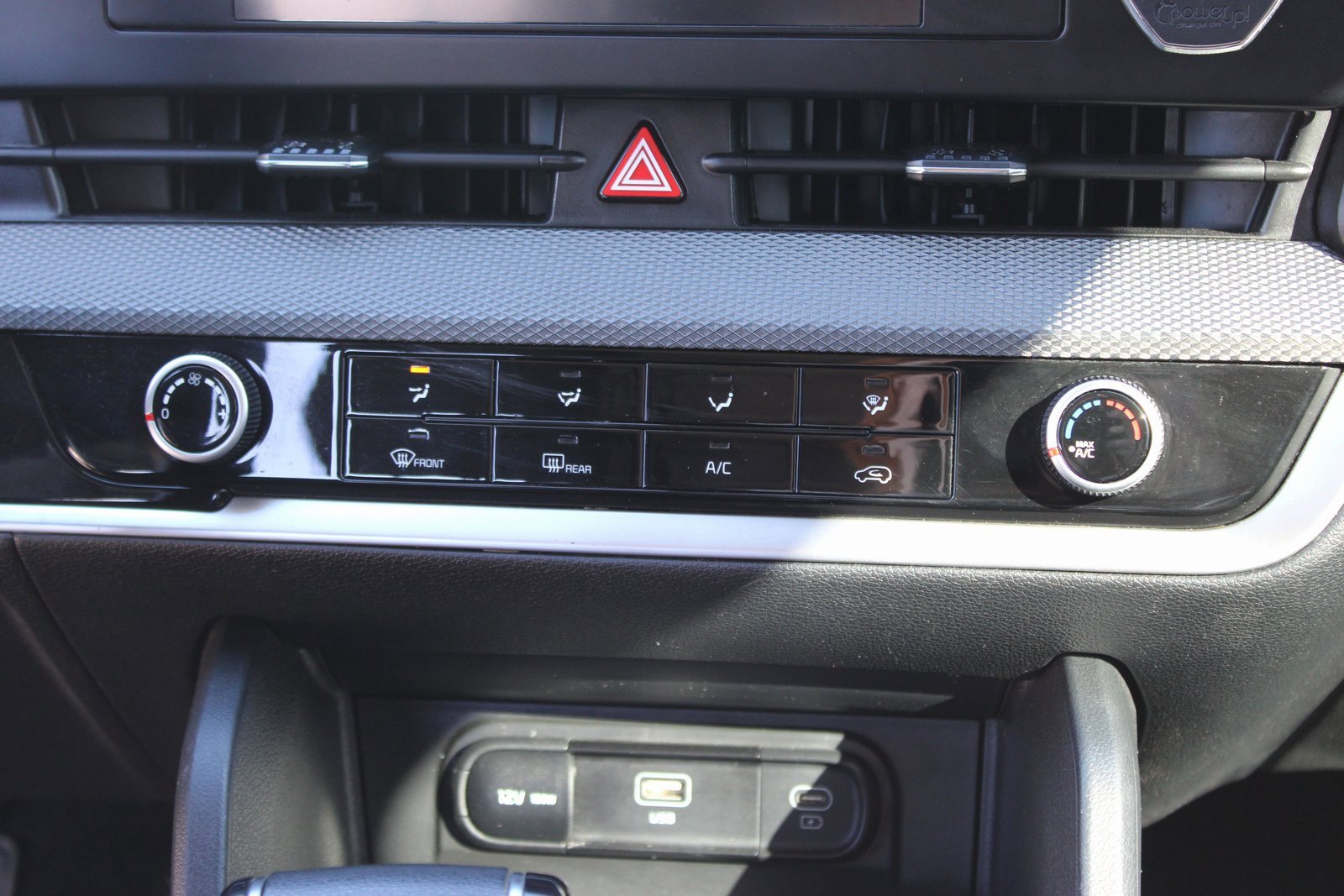 Used 2025 Kia Sportage LX image 22