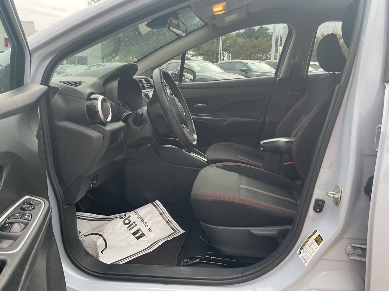 Used 2025 Nissan Versa SR FWD image 8