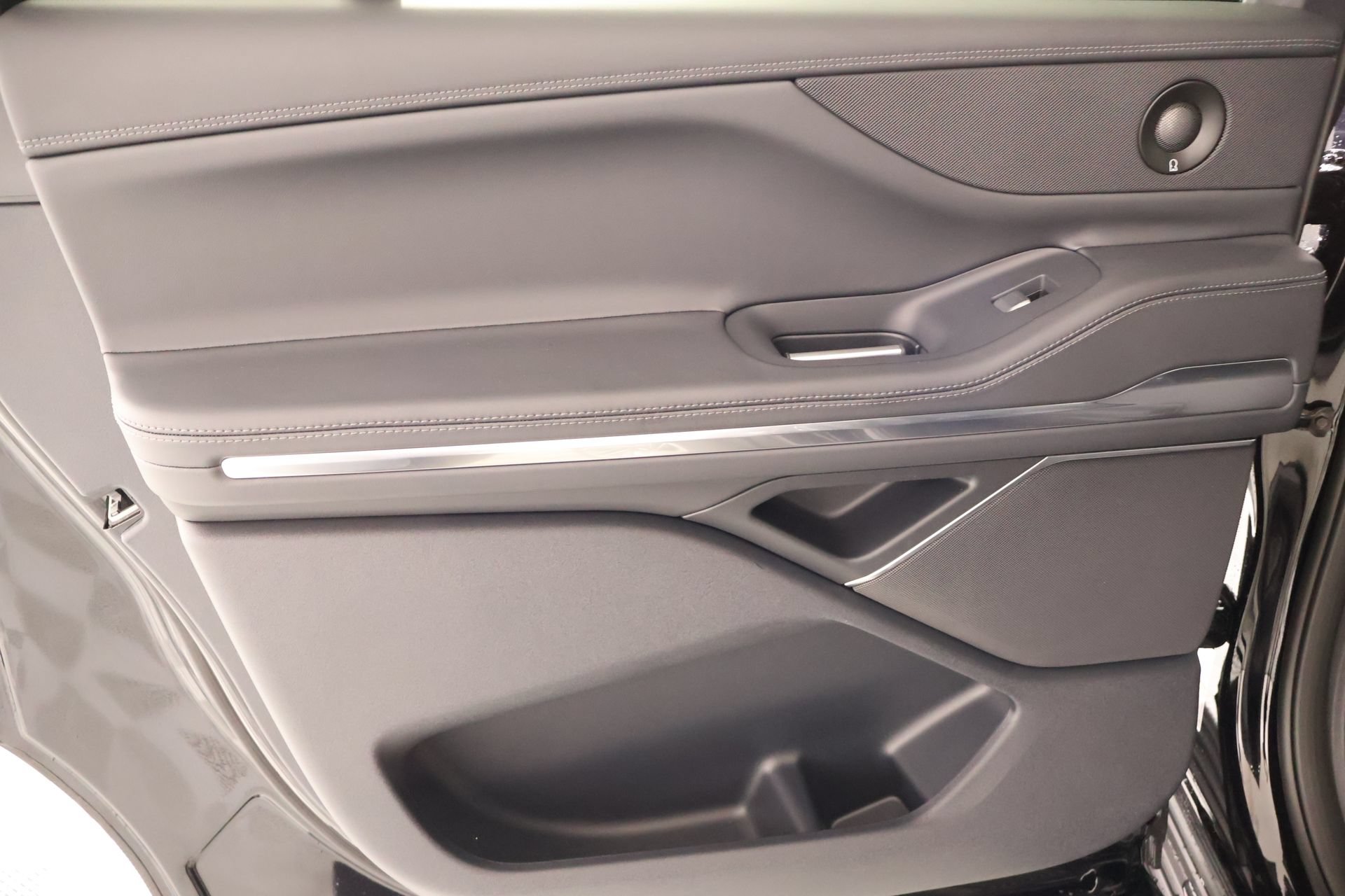 New 2026 Lincoln Navigator L Premier AWD/4WD image 18