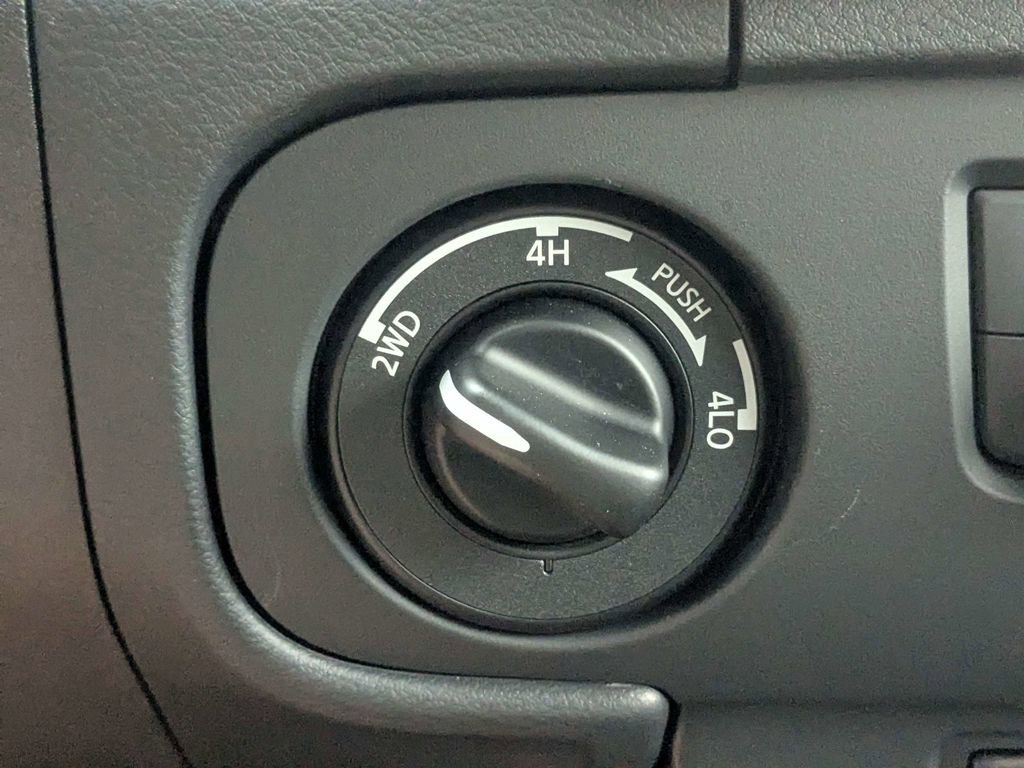 Used 2025 Nissan Frontier PRO-4X w/ Interior Protection Package image 26