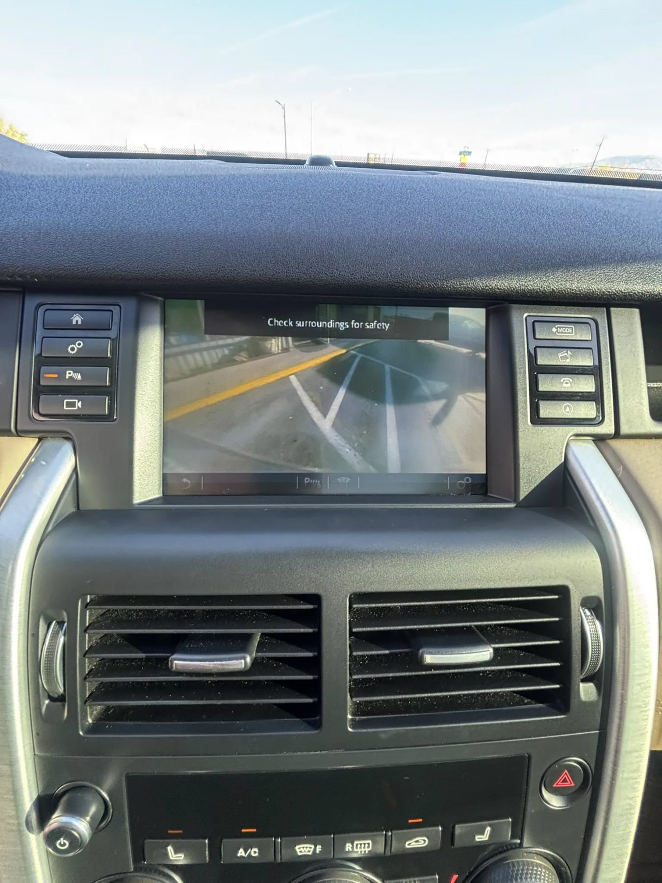 Used 2016 Land Rover Discovery Sport HSE AWD/4WD image 24