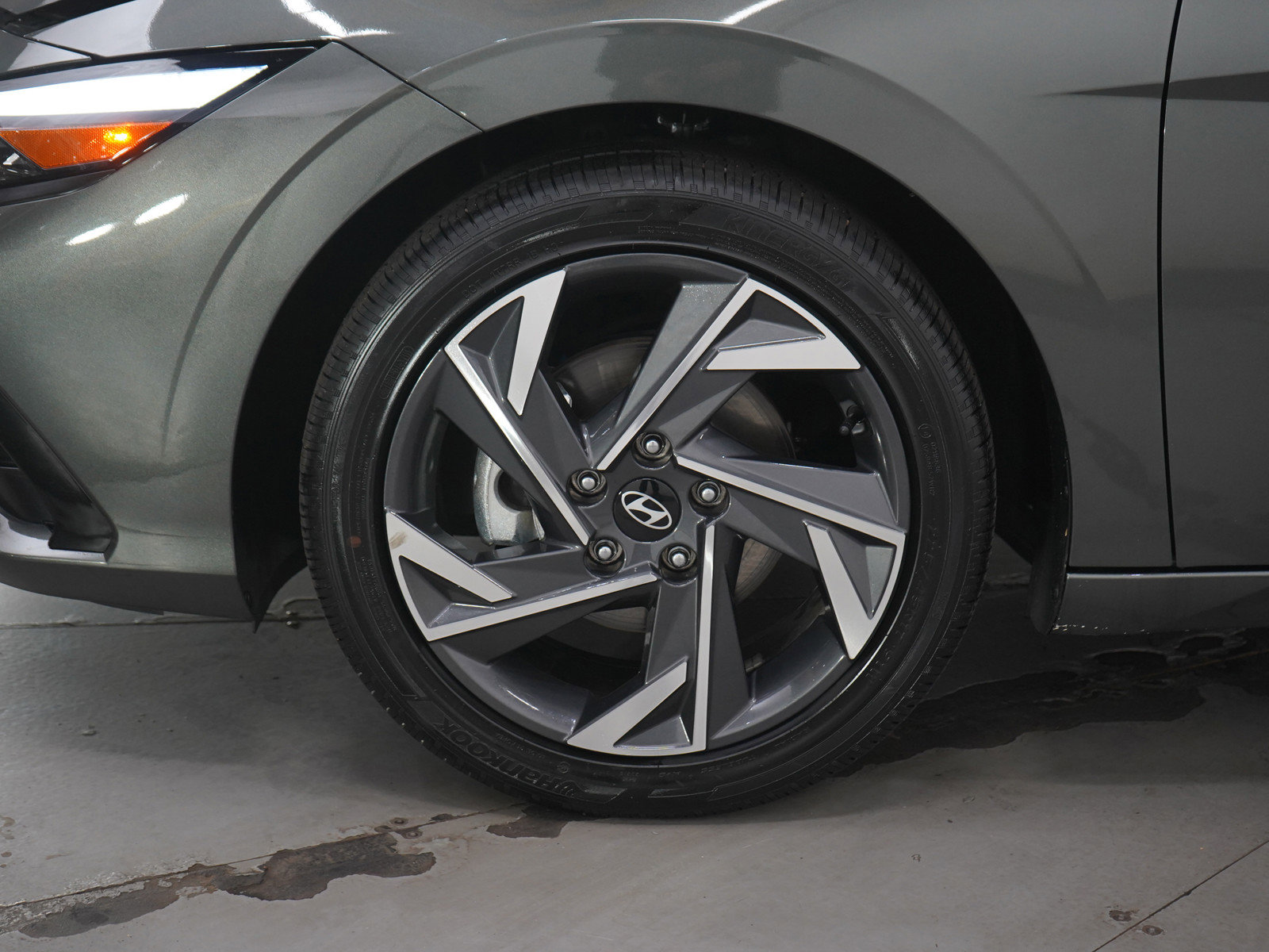 Used 2025 Hyundai Elantra SEL FWD image 27