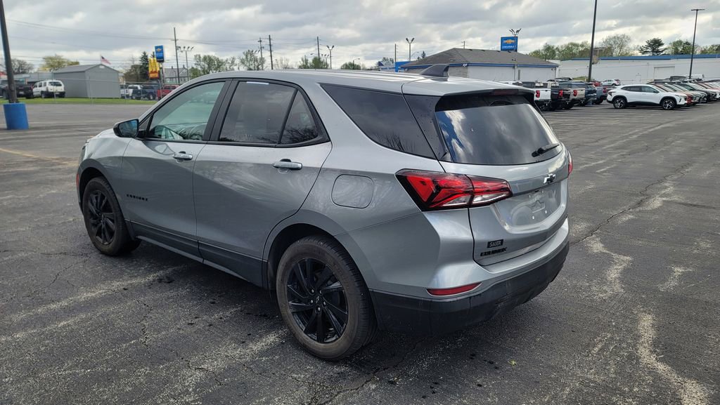 Used 2023 Chevrolet Equinox LS w/ LS Convenience Package AWD/4WD image 4