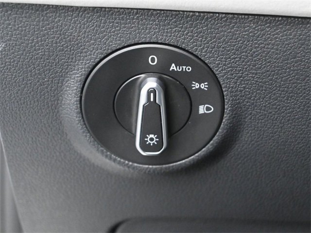 Used 2025 Volkswagen Taos SE w/ Panoramic Sunroof Package image 15