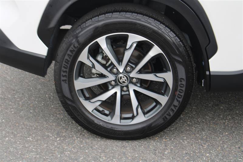 Used 2024 Toyota Corolla Cross XLE w/ Convenience Package FWD image 9