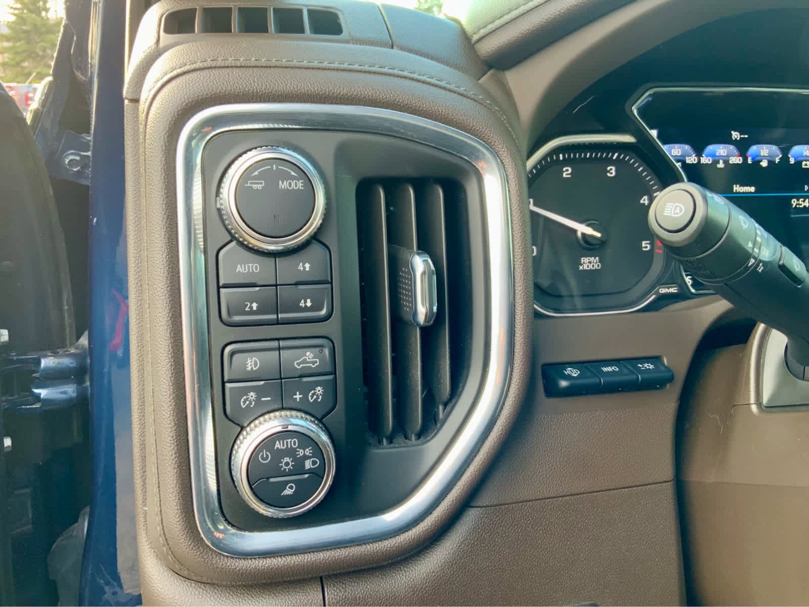 Used 2023 GMC Sierra 3500 Denali w/ Denali Ultimate Package image 45