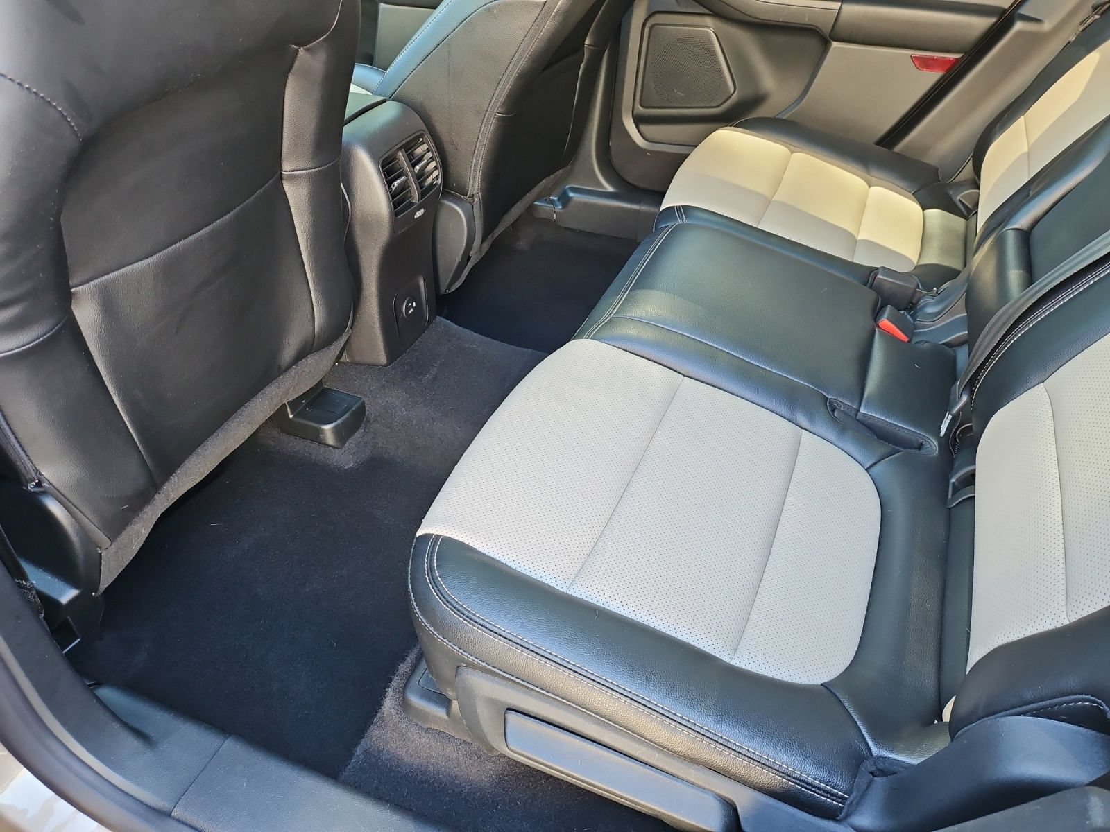 Used 2021 Ford Escape Titanium w/ Titanium Elite Package AWD/4WD image 33