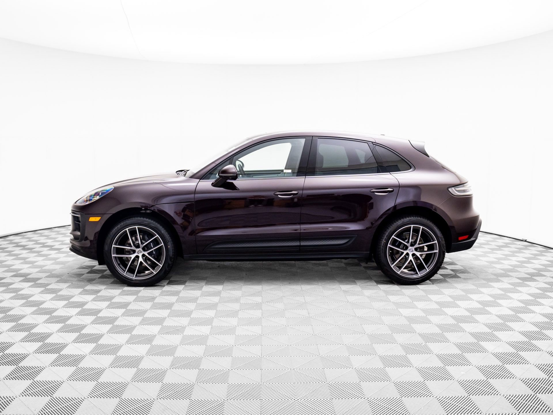 New 2026 Porsche Macan image 2