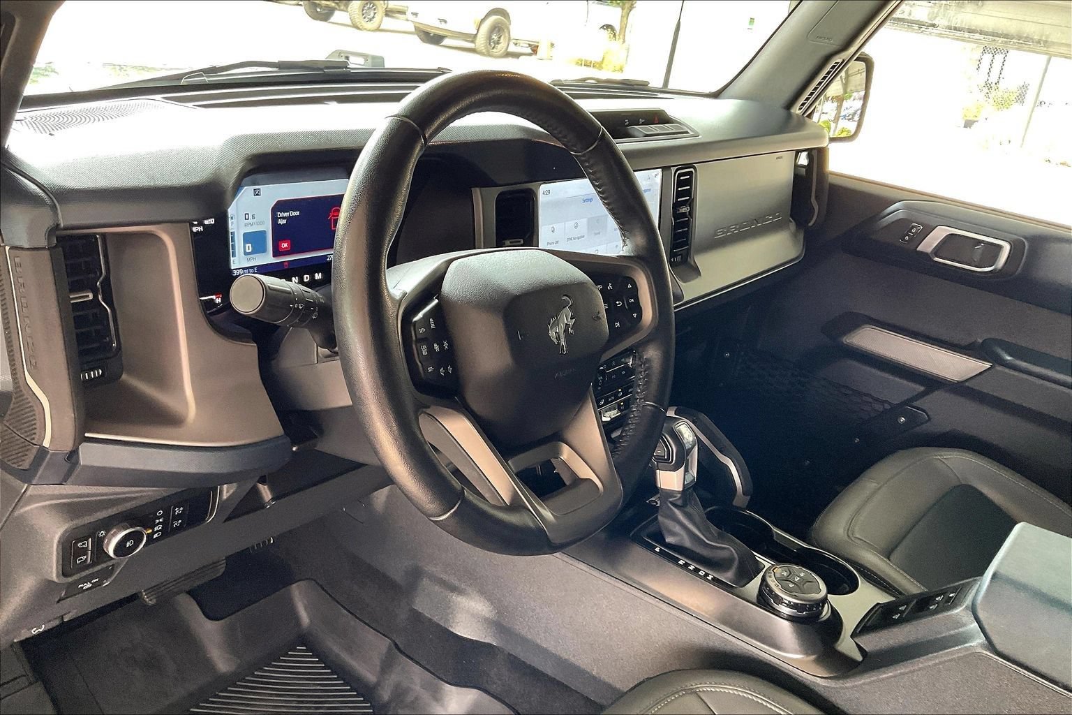 Used 2023 Ford Bronco Outer Banks AWD/4WD image 15