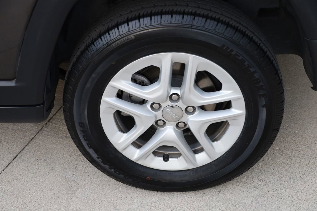 Used 2018 Jeep Compass Sport AWD/4WD image 31