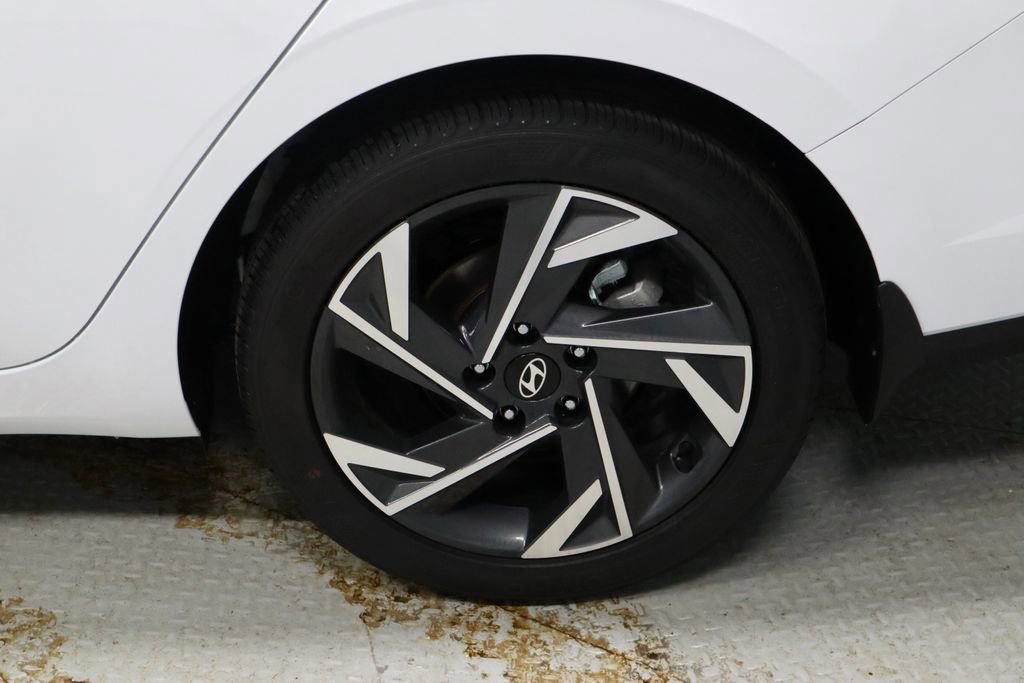 Certified 2025 Hyundai Elantra Sport image 19