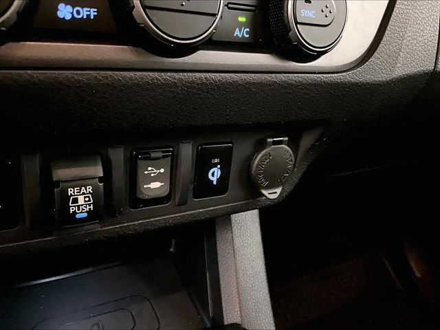 Used 2019 Toyota Tacoma TRD Sport AWD/4WD image 31