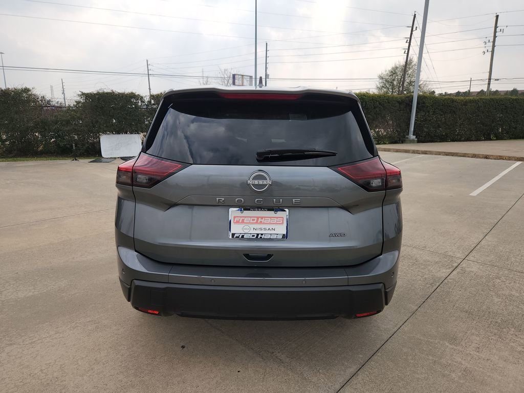 Used 2025 Nissan Rogue SV image 6