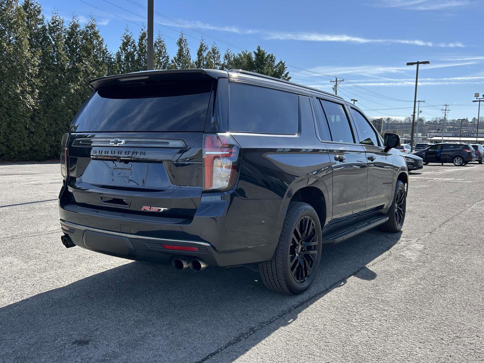 Used 2022 Chevrolet Suburban RST w/ Sport Performance Package RWD image 3