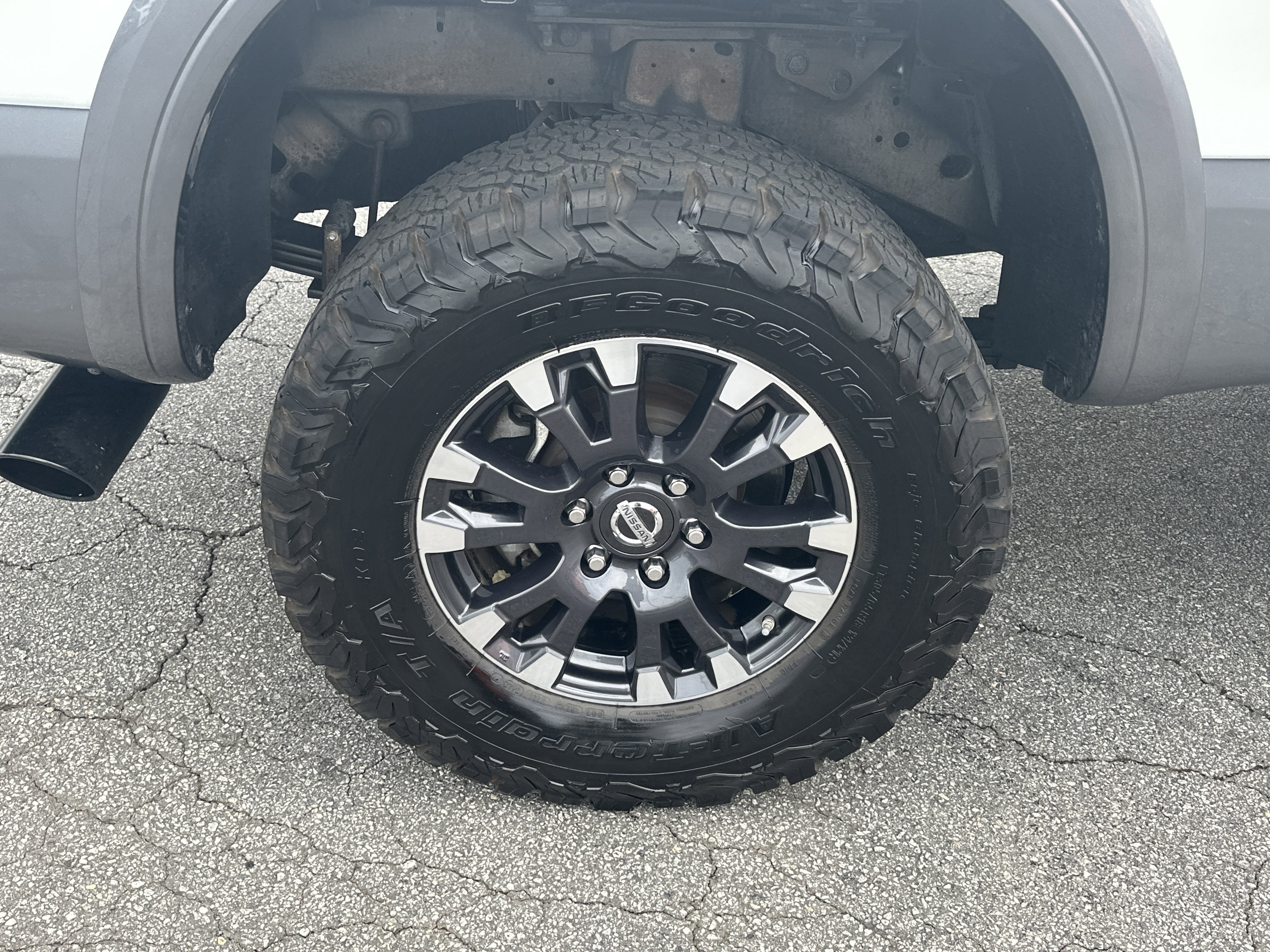 Used 2017 Nissan Titan PRO-4X w/ Pro-4x Convenience Package image 19