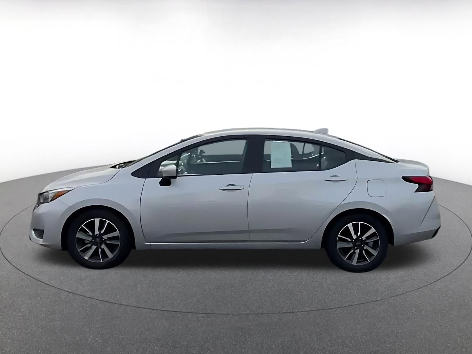 Used 2025 Nissan Versa SV FWD image 11