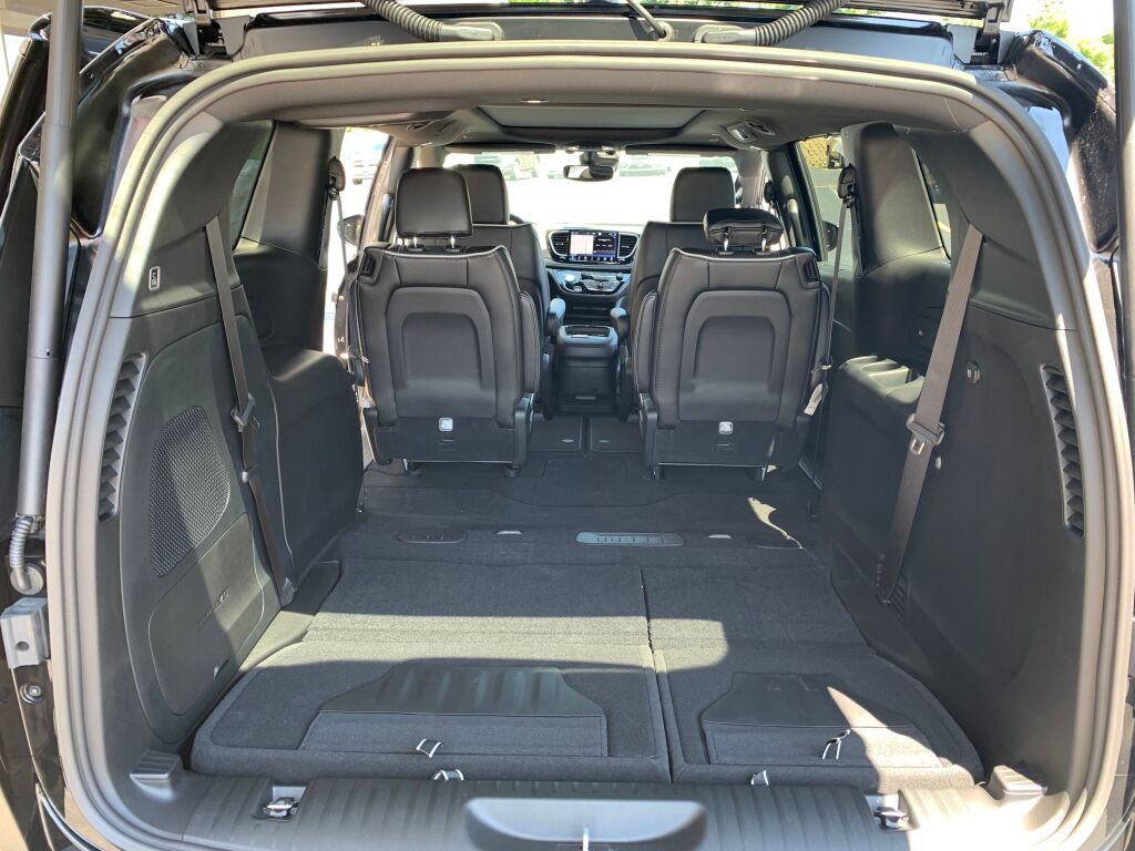 New 2027 Chrysler Pacifica Limited AWD/4WD image 26