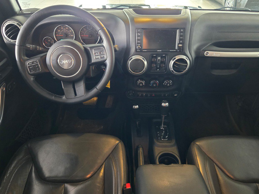 Used 2017 Jeep Wrangler Unlimited Sahara w/ Connectivity Group AWD/4WD image 13