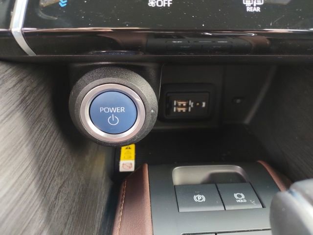Used 2021 Toyota Venza AWD/4WD image 16