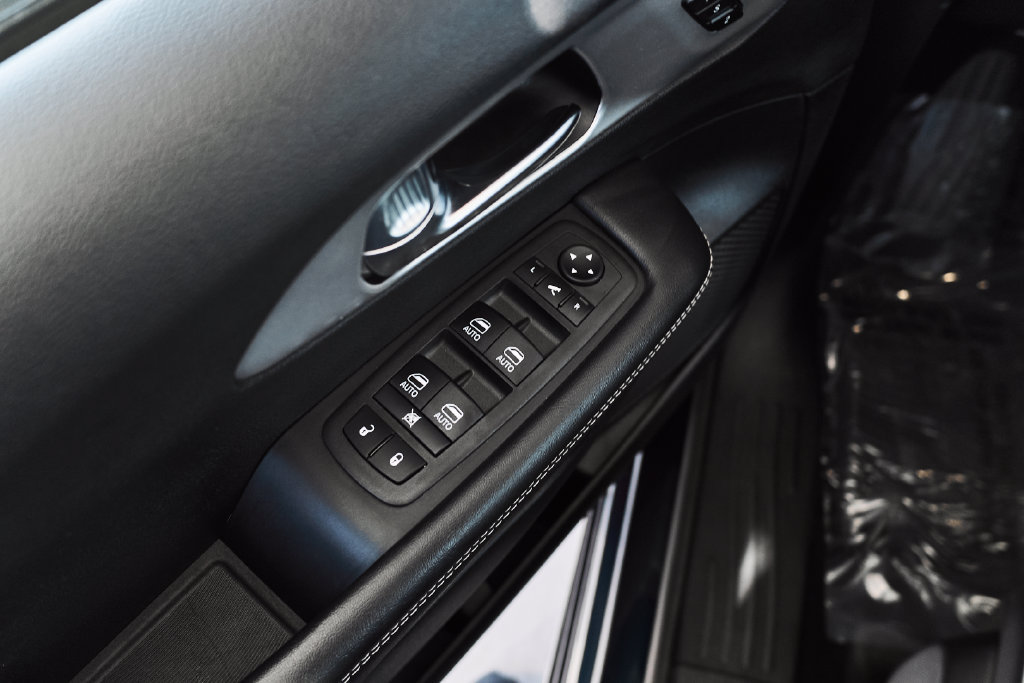 Used 2025 Chrysler Pacifica Limited FWD image 15