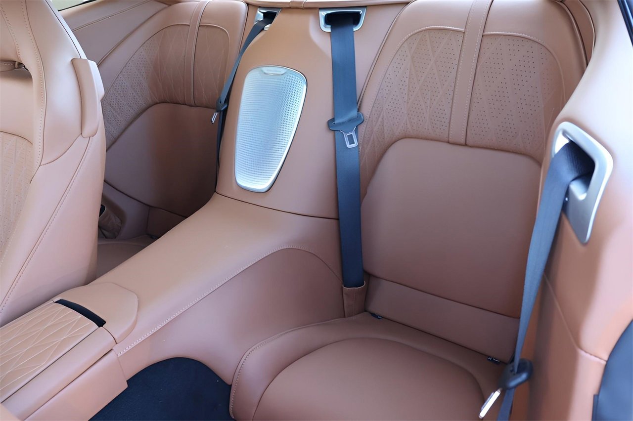 Used 2025 Aston Martin DB12 Coupe image 16