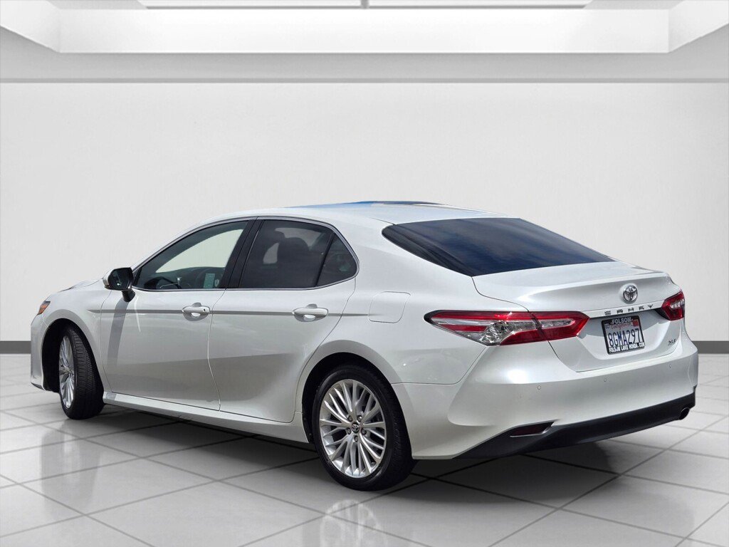 Used 2018 Toyota Camry XLE FWD image 7