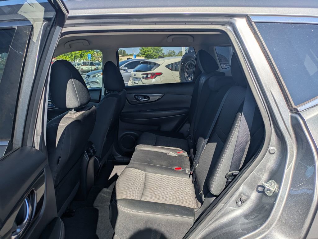 Used 2019 Nissan Rogue SV w/ Premium Package image 16