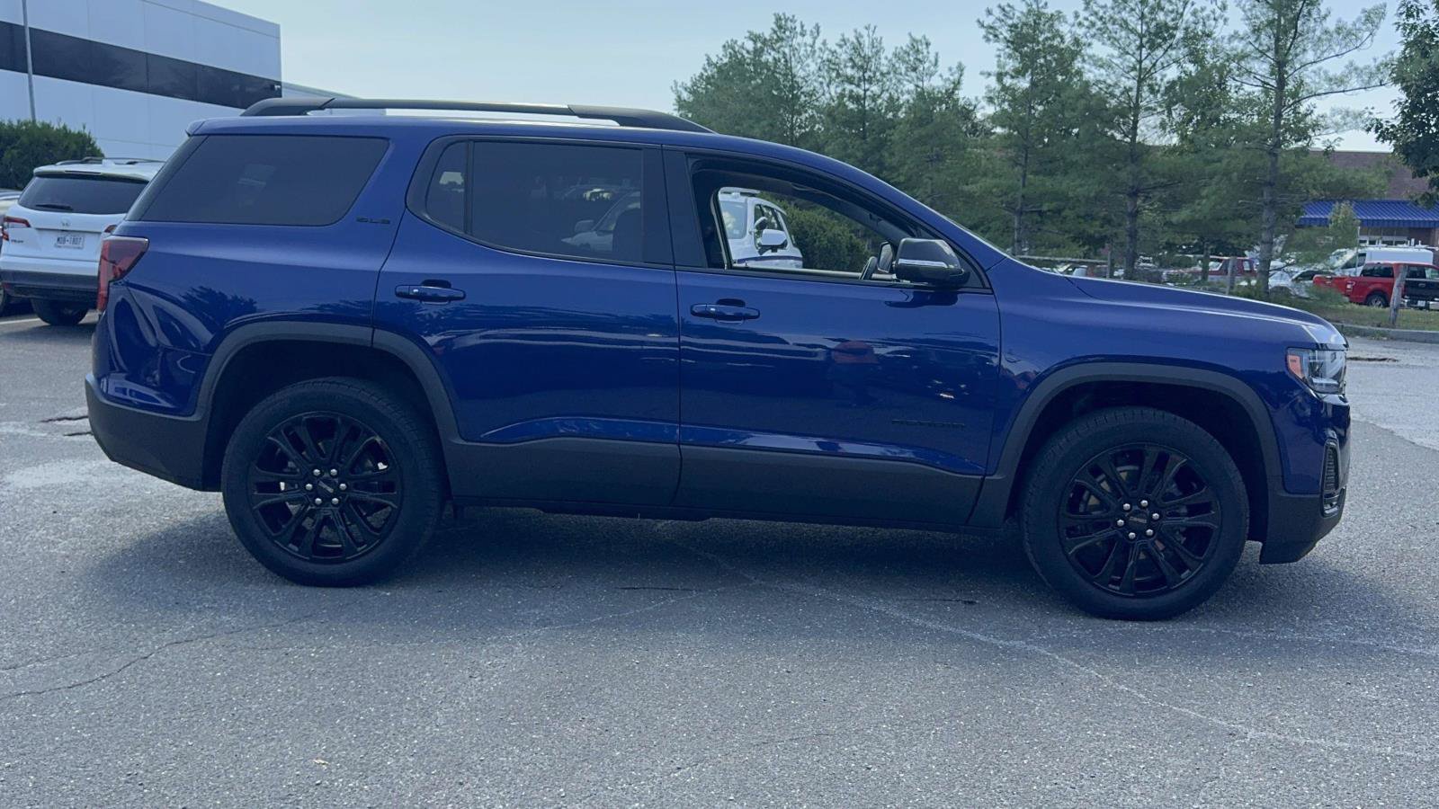 Used 2023 GMC Acadia SLE w/ Driver Convenience Package AWD/4WD image 4