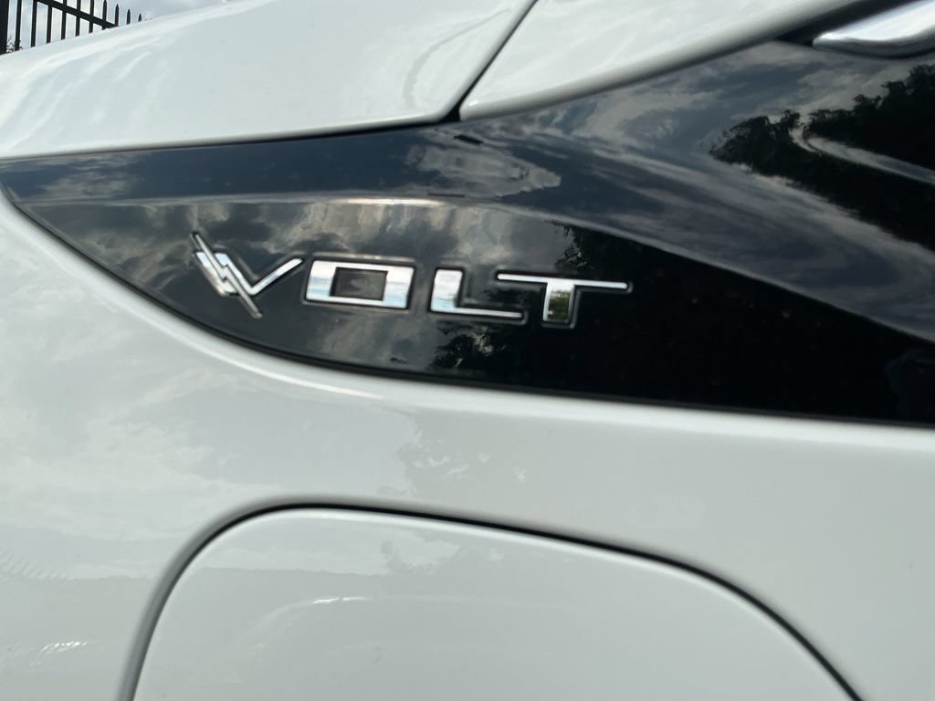 Used 2018 Chevrolet Volt LT FWD image 4