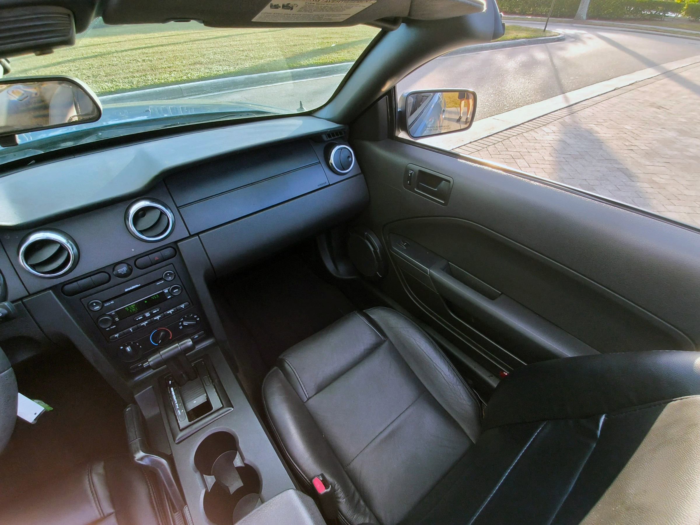 Used 2007 Ford Mustang Deluxe Convertible image 10