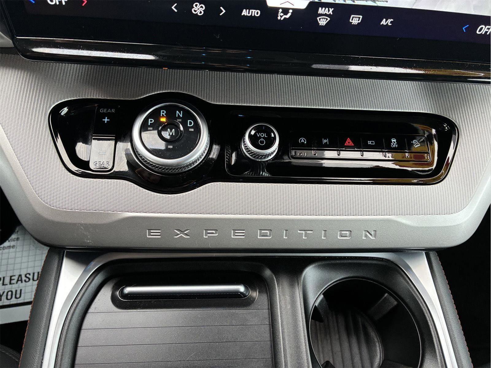 Used 2025 Ford Expedition Max Active AWD/4WD image 28