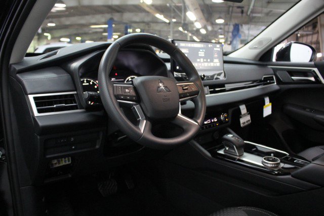 New 2026 Mitsubishi Outlander ES image 5