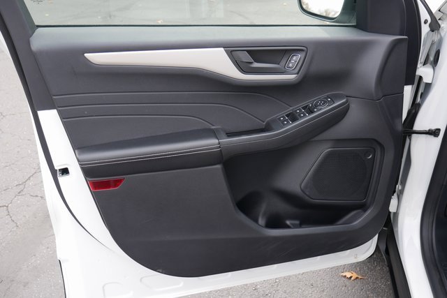 Used 2022 Ford Escape SE w/ SE Sport Appearance Package image 15