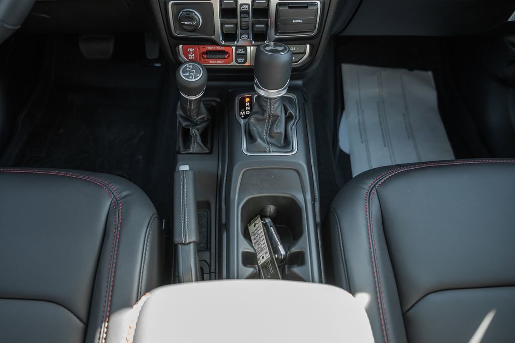 New 2025 Jeep Wrangler Unlimited Rubicon w/ Convenience Group image 30