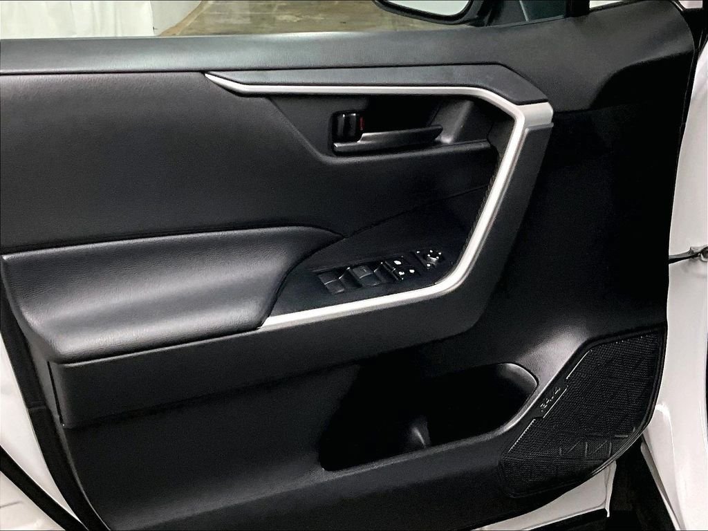 Certified 2022 Toyota RAV4 LE AWD/4WD image 9