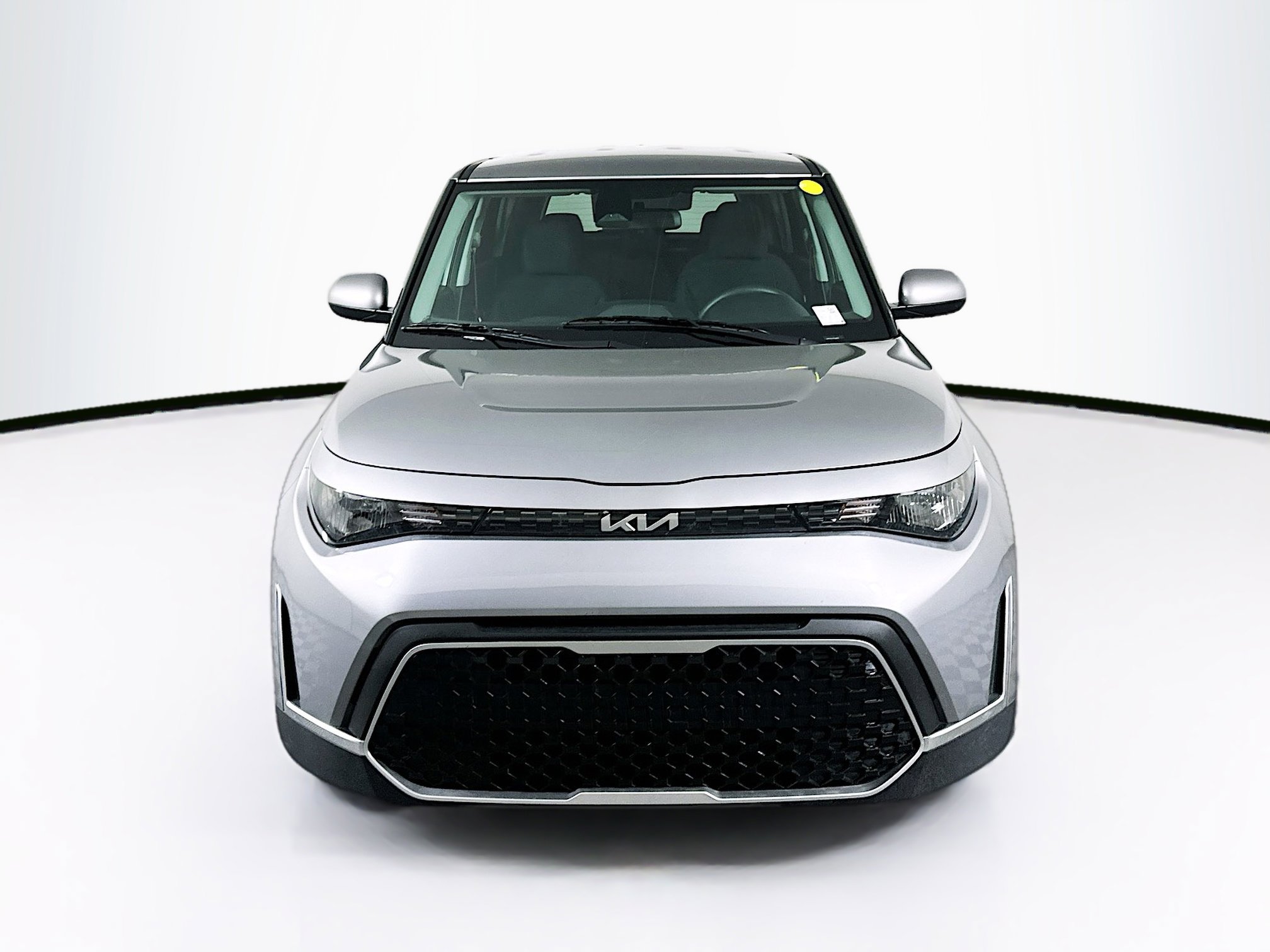 Used 2025 Kia Soul LX w/ LX Technology Package FWD image 2