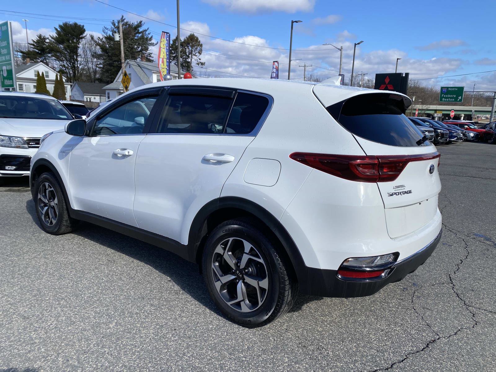 Used 2020 Kia Sportage LX image 3